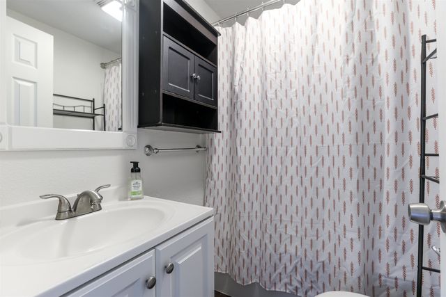 239 W 83rd St S, Haysville, KS 67060