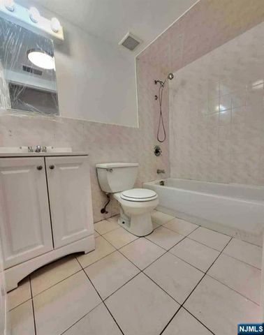 12 Bergen Avenue 1, Jersey City, NJ 07305