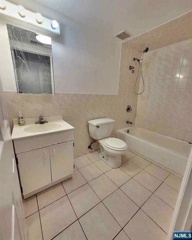 12 Bergen Avenue 1, Jersey City, NJ 07305