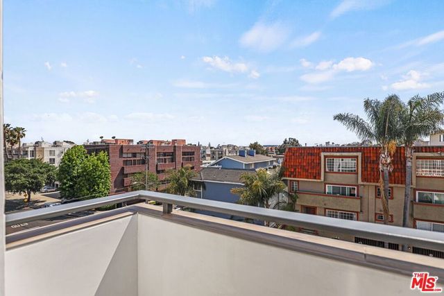 1830 Selby 105, Los Angeles, CA 90025