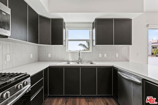 1830 Selby 105, Los Angeles, CA 90025