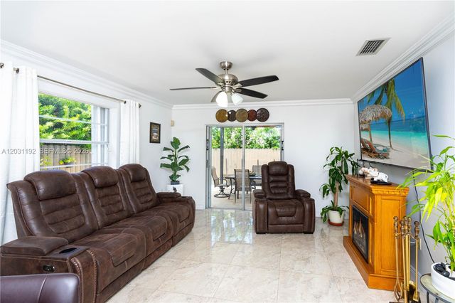 1084 SW 142nd Pl, Miami, FL 33184
