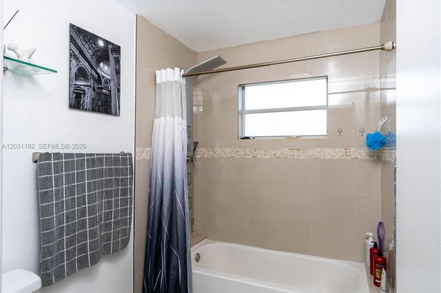 1084 SW 142nd Pl, Miami, FL 33184