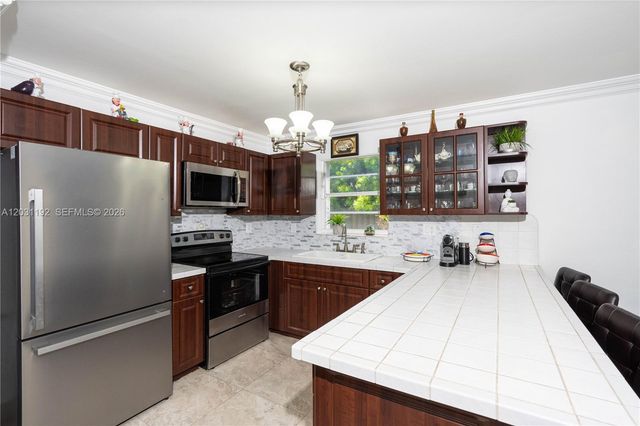 1084 SW 142nd Pl, Miami, FL 33184