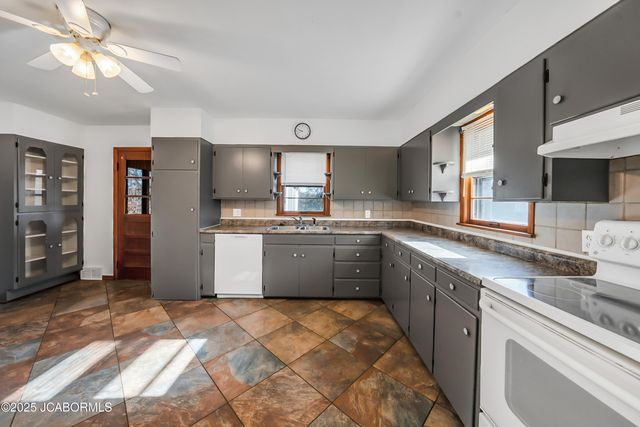 222 INDIAN MEADOW DRIVE, Jefferson City, MO 65101