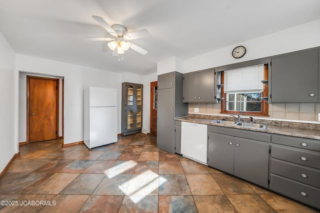 222 INDIAN MEADOW DRIVE, Jefferson City, MO 65101