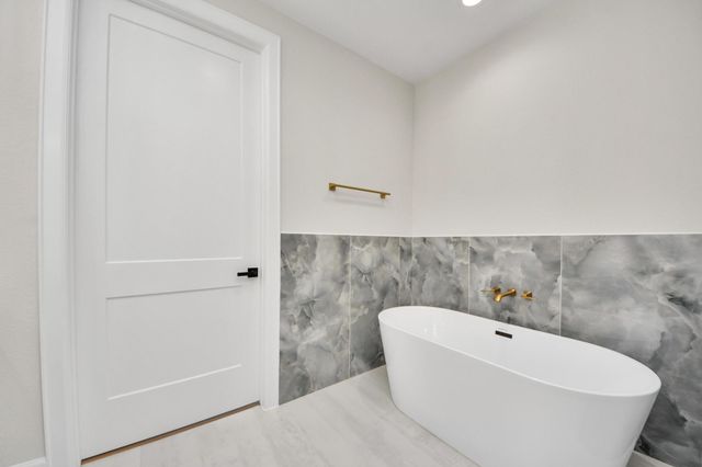 1603 Sylvester Road, Houston, TX 77009