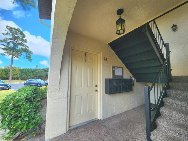 310 Knotty Pine Circle A-1, Greenacres, FL 33463