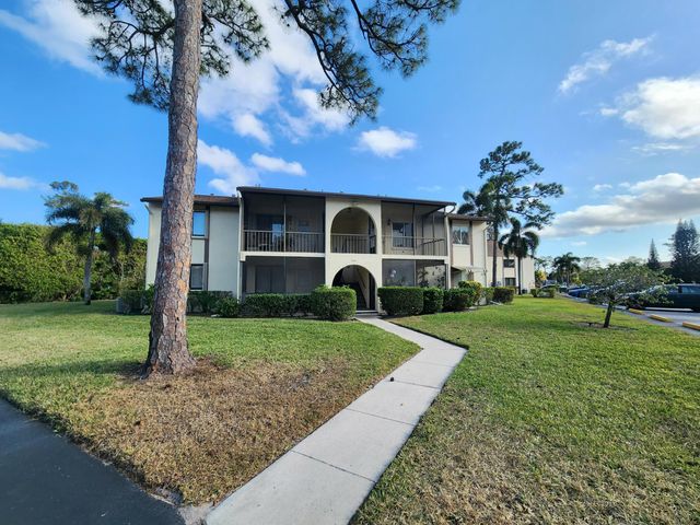 310 Knotty Pine Circle A-1, Greenacres, FL 33463