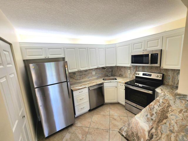 310 Knotty Pine Circle A-1, Greenacres, FL 33463
