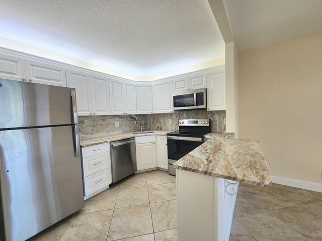 310 Knotty Pine Circle A-1, Greenacres, FL 33463