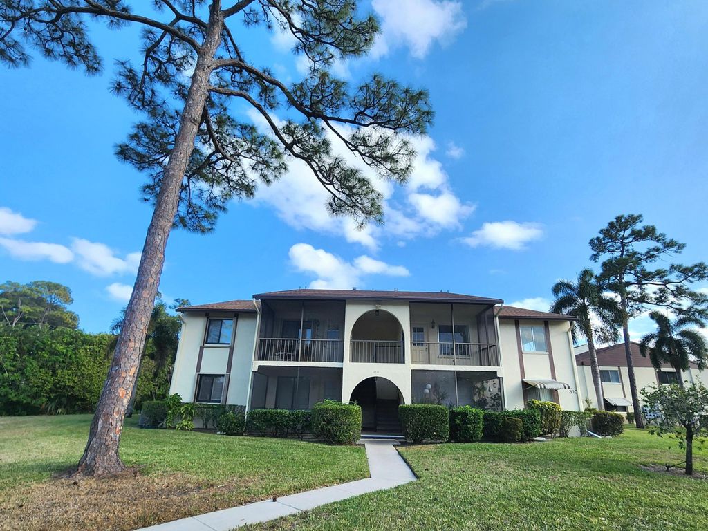 310 Knotty Pine Circle A-1, Greenacres, FL 33463