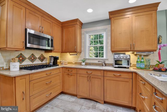 8216 INVERNESS HOLLOW TER, Potomac, MD 20854
