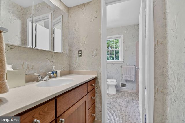 8216 INVERNESS HOLLOW TER, Potomac, MD 20854