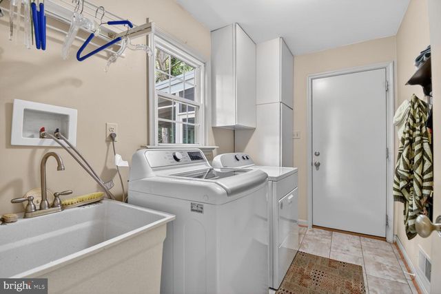 8216 INVERNESS HOLLOW TER, Potomac, MD 20854