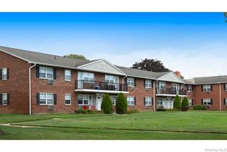 53 OLD OAK Lane 53B, Levittown, NY 11756