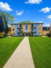 4819 W 109th Street 302, Oak Lawn, IL 60453