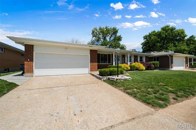 657 Damascus Drive, St Louis, MO 63125