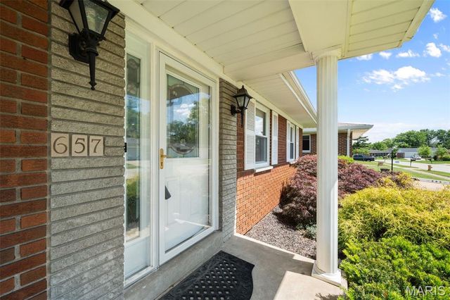 657 Damascus Drive, St Louis, MO 63125