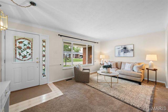 657 Damascus Drive, St Louis, MO 63125