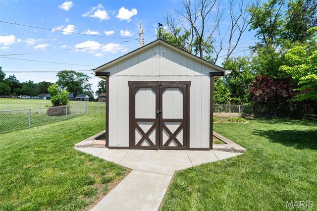657 Damascus Drive, St Louis, MO 63125