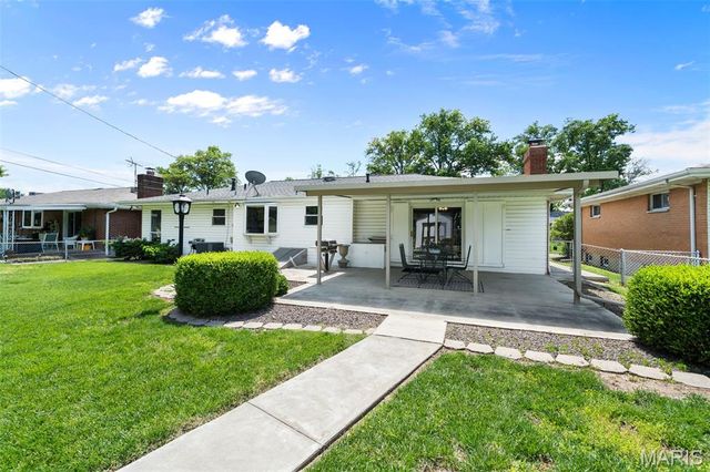 657 Damascus Drive, St Louis, MO 63125