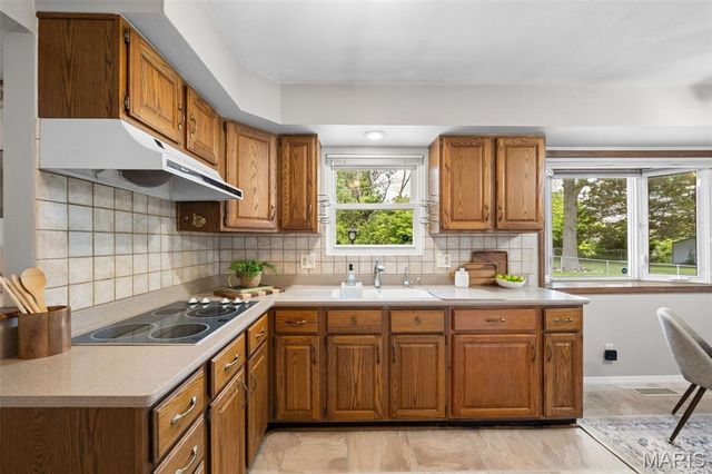 657 Damascus Drive, St Louis, MO 63125