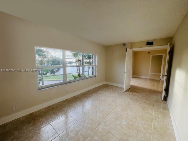 411 S Hollybrook Drive 305, Pembroke Pines, FL 33025