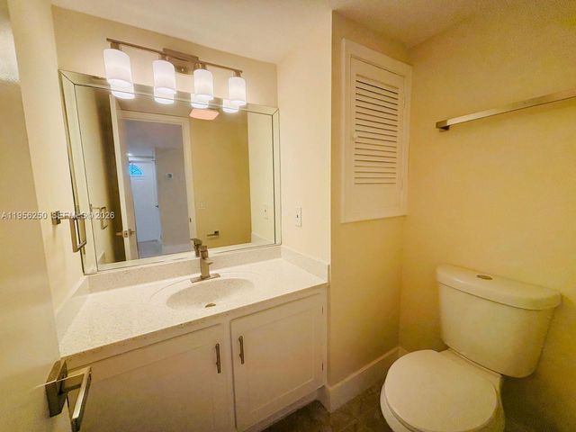 411 S Hollybrook Drive 305, Pembroke Pines, FL 33025