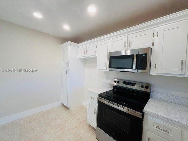 411 S Hollybrook Drive 305, Pembroke Pines, FL 33025