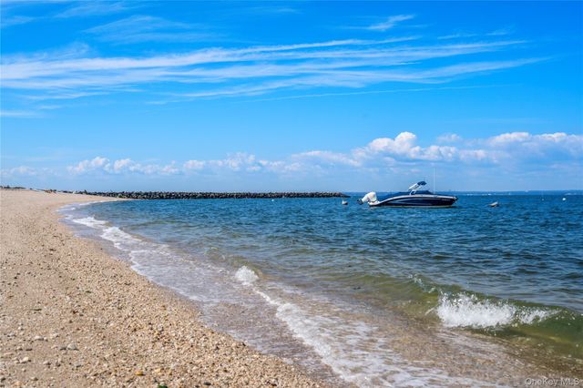 19 Frost Creek Drive, Locust Valley, NY 11560