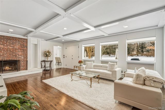 19 Frost Creek Drive, Locust Valley, NY 11560