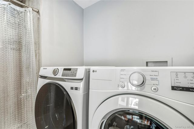 19 Frost Creek Drive, Locust Valley, NY 11560