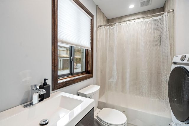 19 Frost Creek Drive, Locust Valley, NY 11560