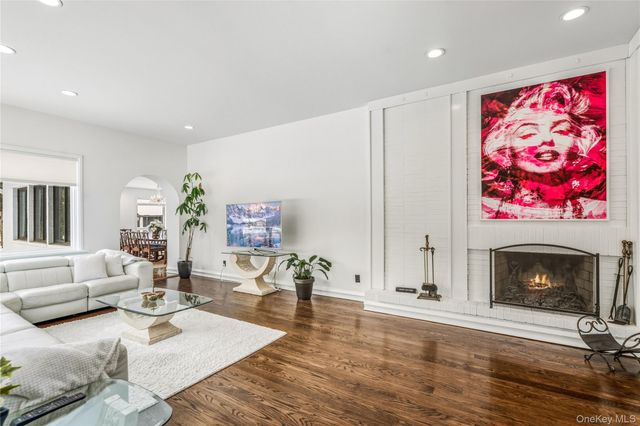 19 Frost Creek Drive, Locust Valley, NY 11560