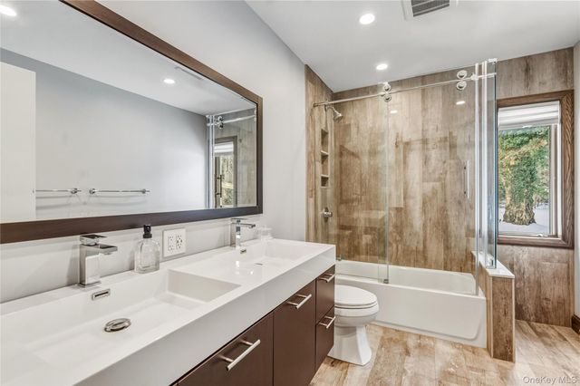 19 Frost Creek Drive, Locust Valley, NY 11560