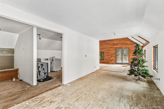 19 Frost Creek Drive, Locust Valley, NY 11560