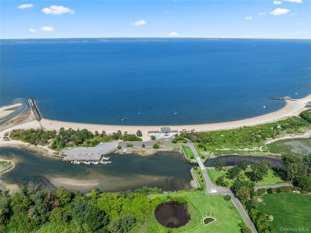 19 Frost Creek Drive, Locust Valley, NY 11560