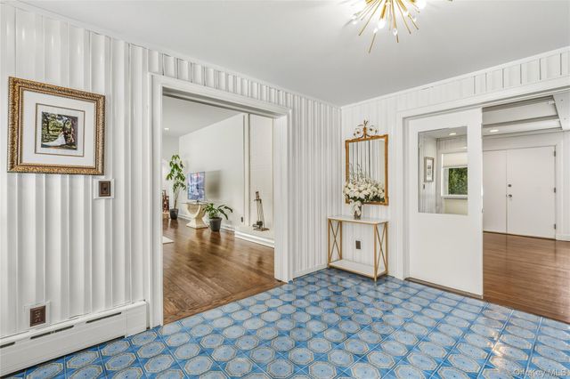 19 Frost Creek Drive, Locust Valley, NY 11560