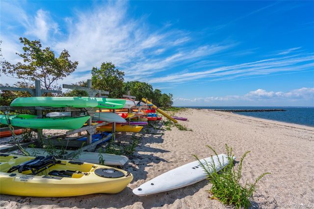 19 Frost Creek Drive, Locust Valley, NY 11560