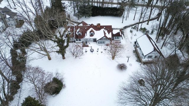 19 Frost Creek Drive, Locust Valley, NY 11560