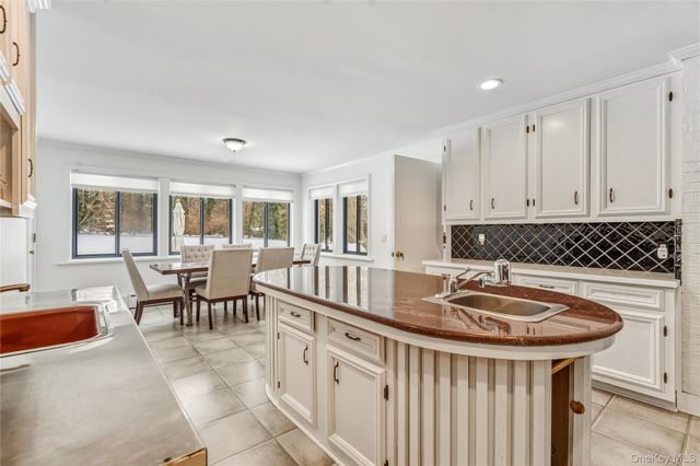 19 Frost Creek Drive, Locust Valley, NY 11560