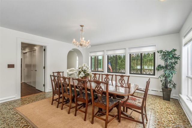 19 Frost Creek Drive, Locust Valley, NY 11560