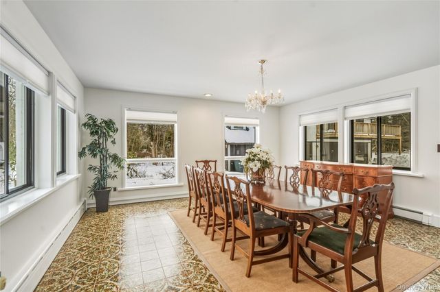 19 Frost Creek Drive, Locust Valley, NY 11560