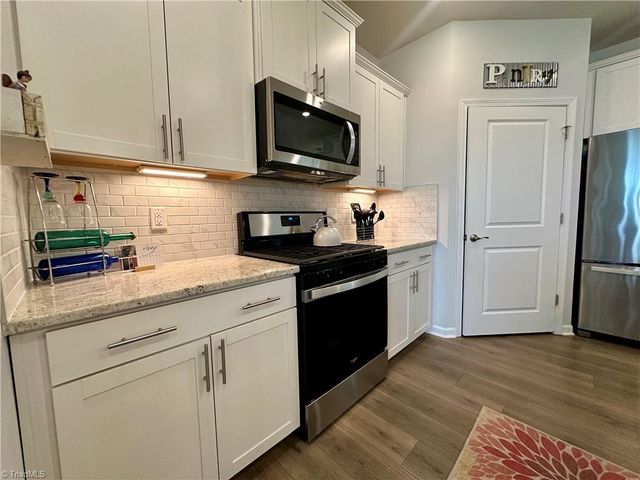 5020 Garnet Hill Drive, Clemmons, NC 27012