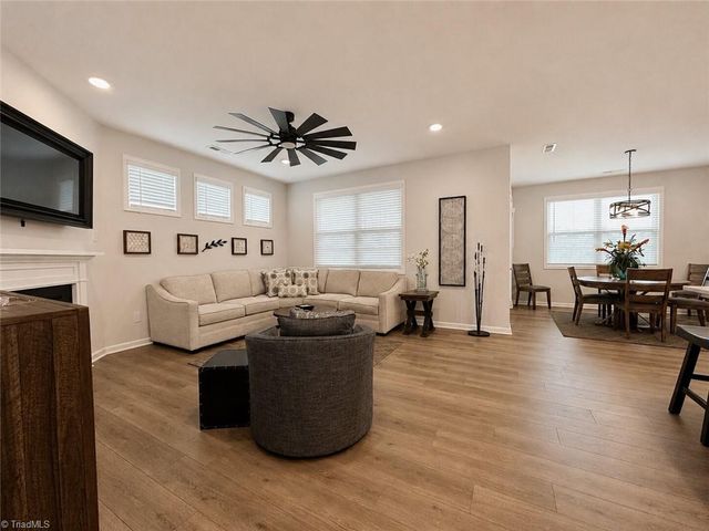5020 Garnet Hill Drive, Clemmons, NC 27012