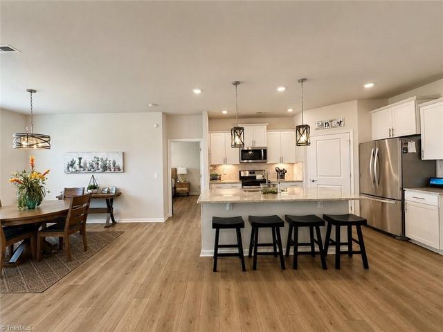 5020 Garnet Hill Drive, Clemmons, NC 27012