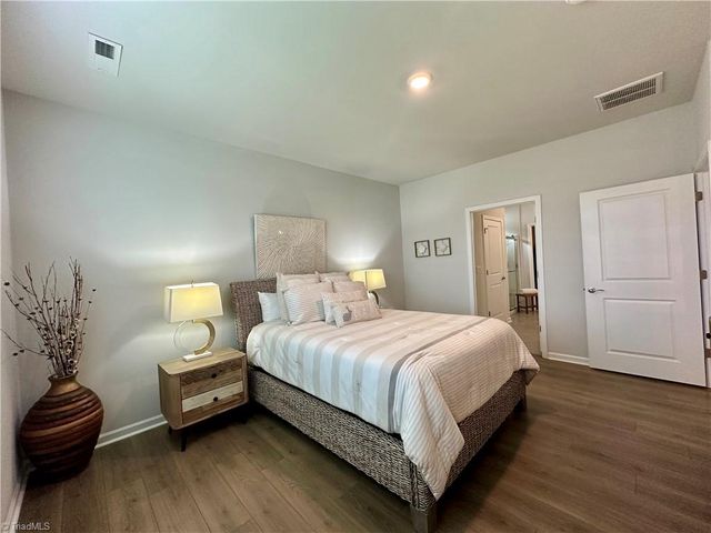 5020 Garnet Hill Drive, Clemmons, NC 27012