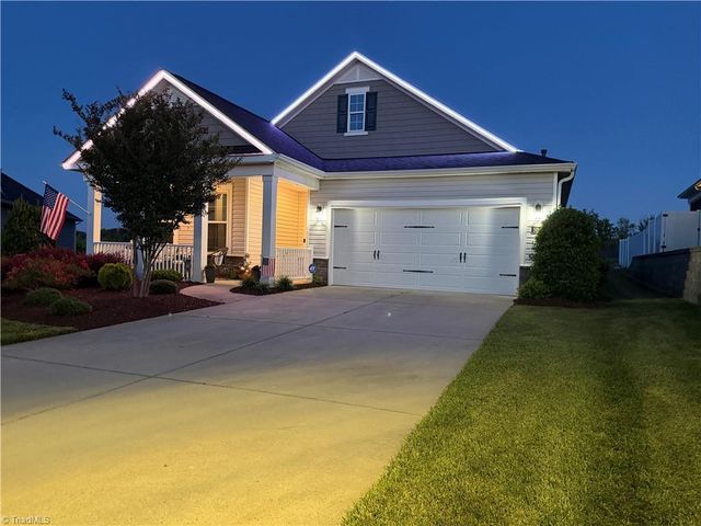 5020 Garnet Hill Drive, Clemmons, NC 27012