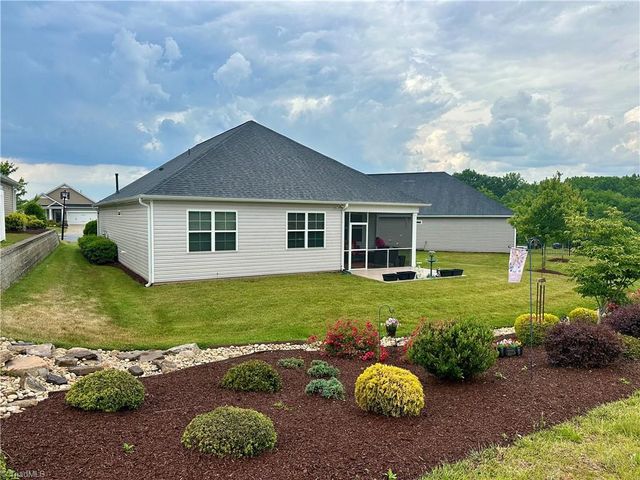 5020 Garnet Hill Drive, Clemmons, NC 27012